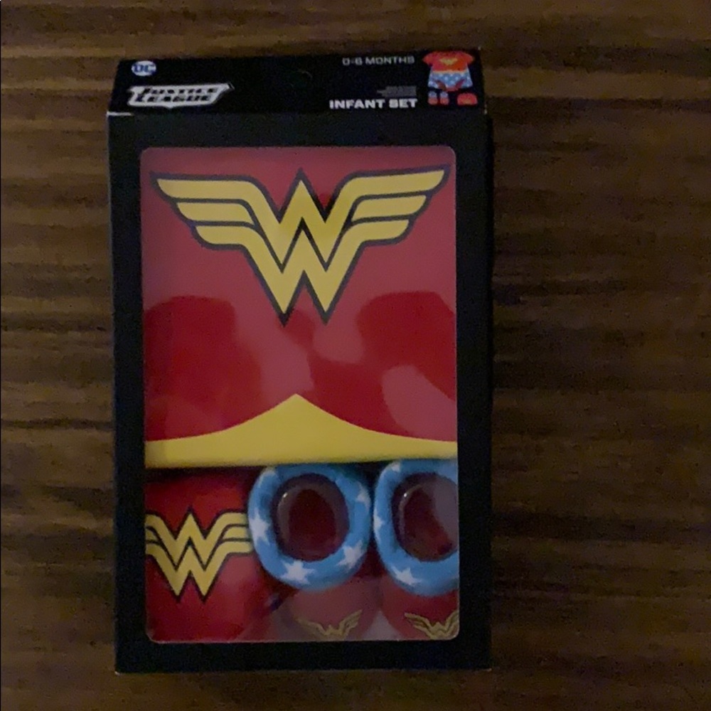 Infant wonder women set